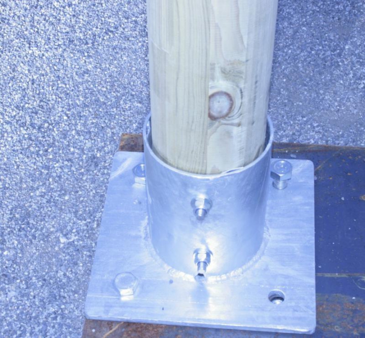 Détail platine à fixer au sol